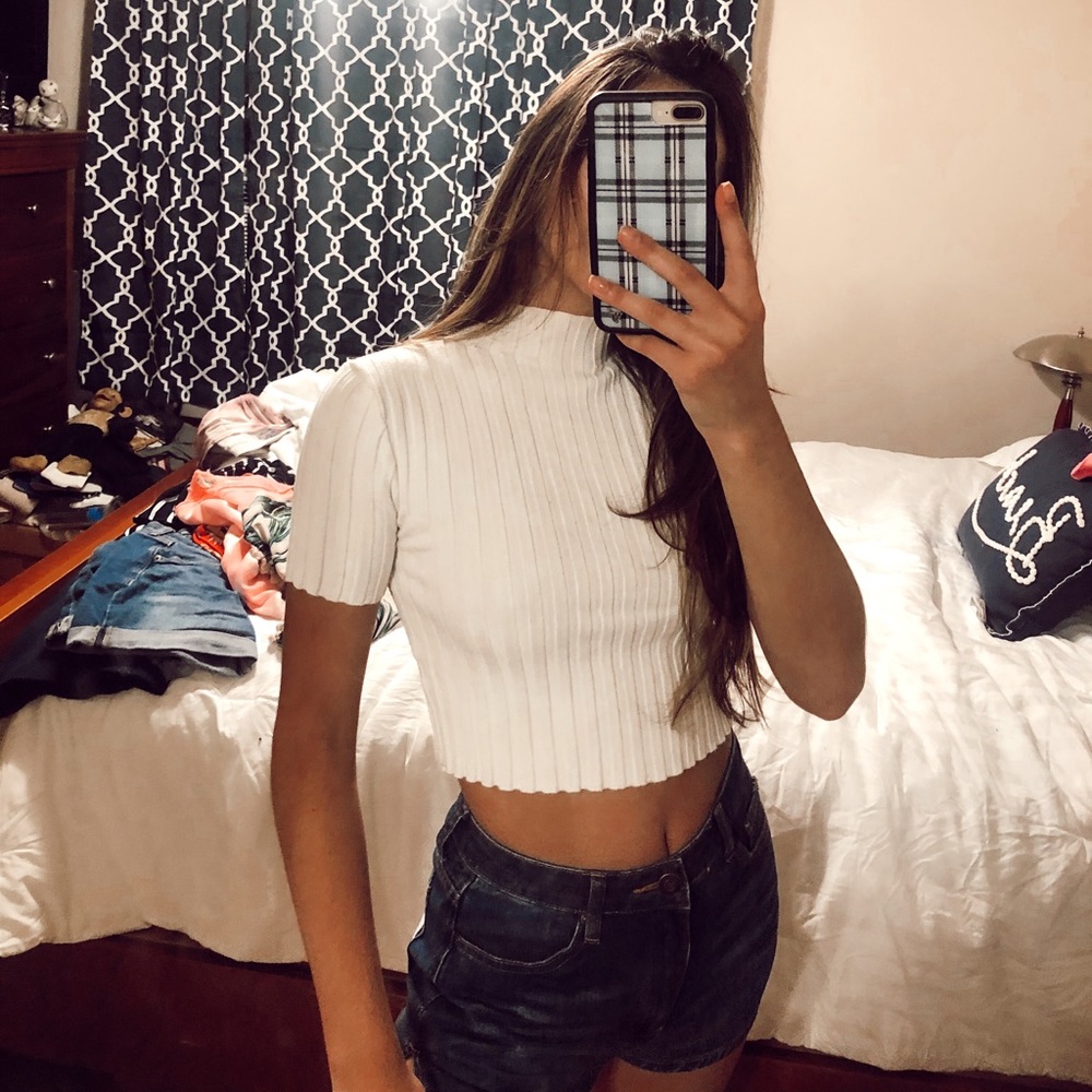 Short sleeve sweater